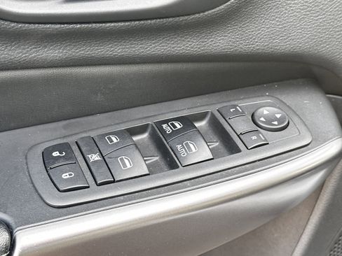 Used 2019 Jeep Cherokee Limited image 20