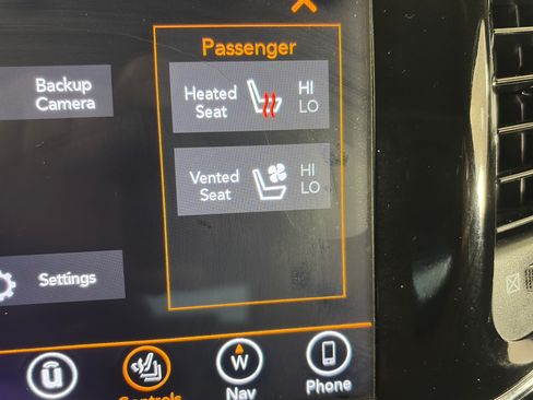 Used 2019 Jeep Grand Cherokee Overland AWD/4WD image 26