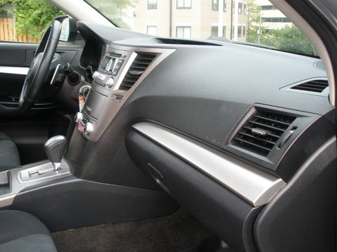 Used 2013 Subaru Outback 2.5i Premium AWD/4WD image 25
