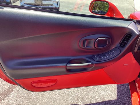 Used 2000 Chevrolet Corvette Convertible RWD image 14