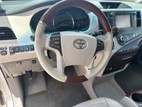 Used 2013 Toyota Sienna Limited w/ Premium Pkg AWD/4WD image 31