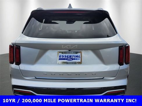 Used 2022 Kia Sorento EX w/ Panoramic Sunroof Package image 6