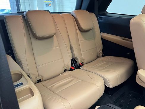 Used 2024 Mercedes-Benz GLS 450 4MATIC image 9