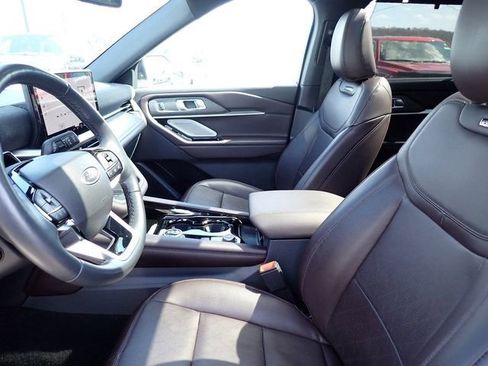 Certified 2025 Ford Explorer Platinum AWD/4WD image 17