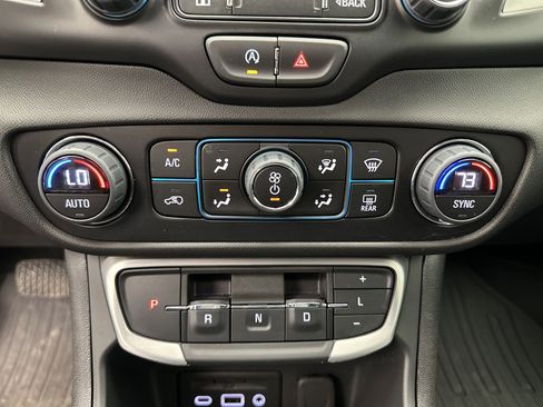 Certified 2024 GMC Terrain SLE w/ Driver Convenience Package FWD image 17