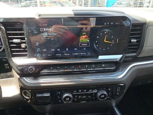 Used 2022 Chevrolet Silverado 1500 LTZ AWD/4WD image 21