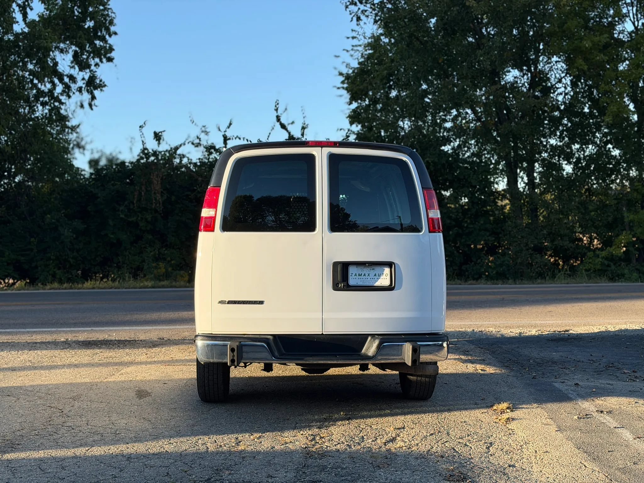 Used 2019 Chevrolet Express 2500 w/ Driver Convenience Package RWD image 3