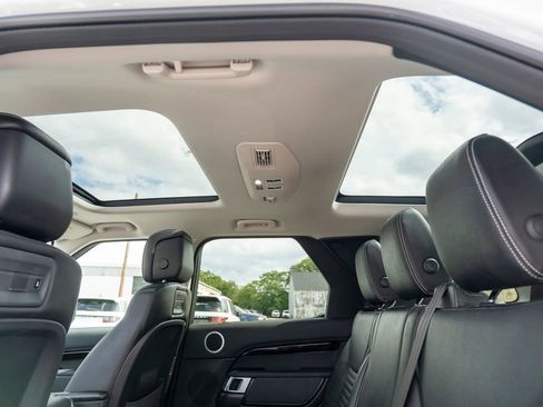 Certified 2024 Land Rover Discovery S image 34