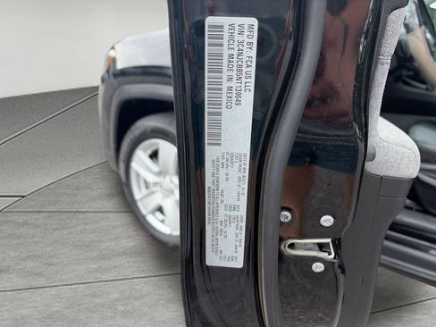 Used 2022 Jeep Compass Latitude FWD image 25