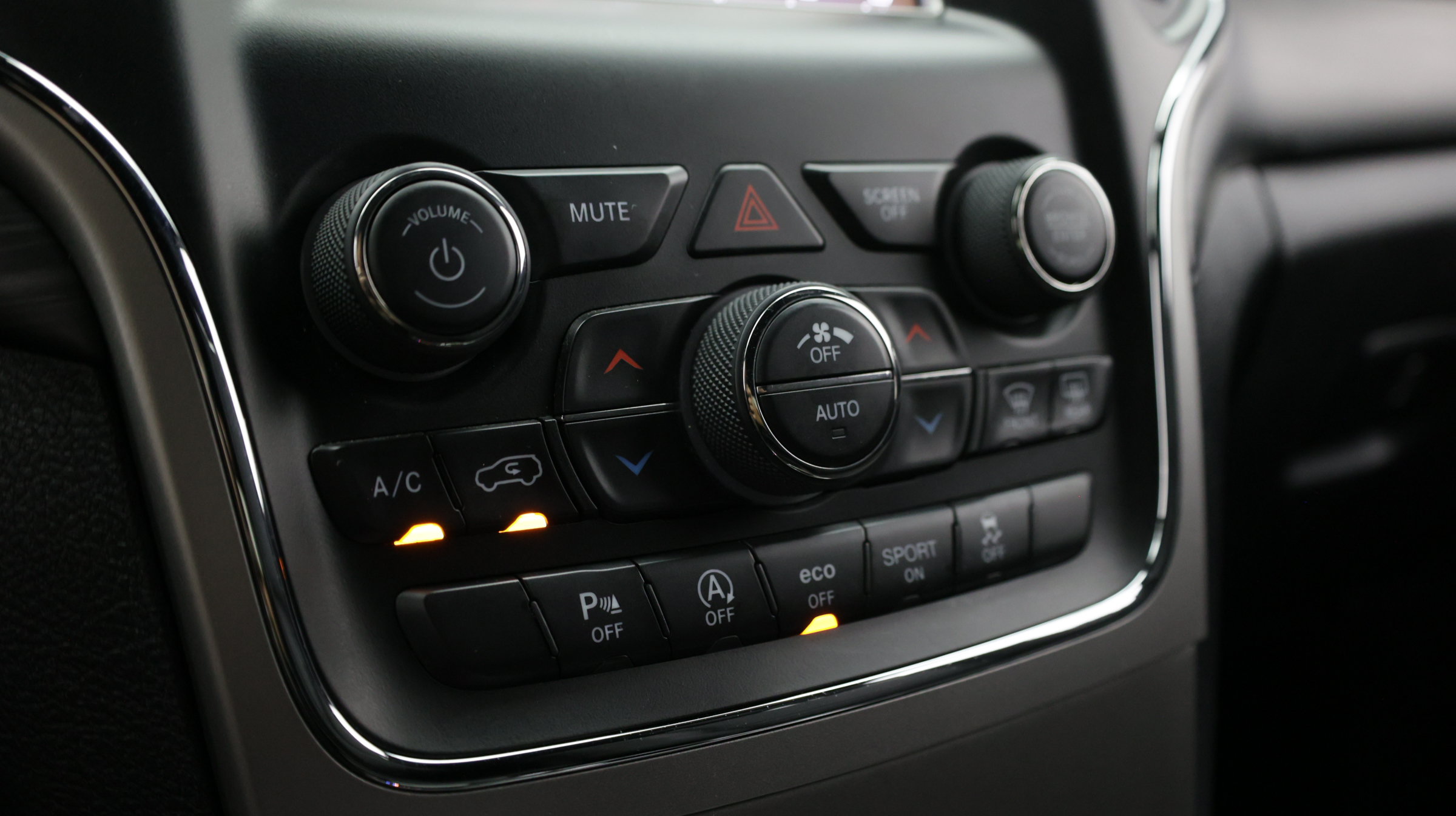 Used 2019 Jeep Grand Cherokee Laredo RWD image 28
