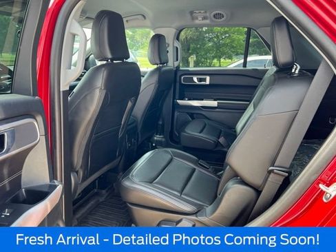 Used 2024 Ford Explorer XLT w/ Equipment Group 202A AWD/4WD image 9