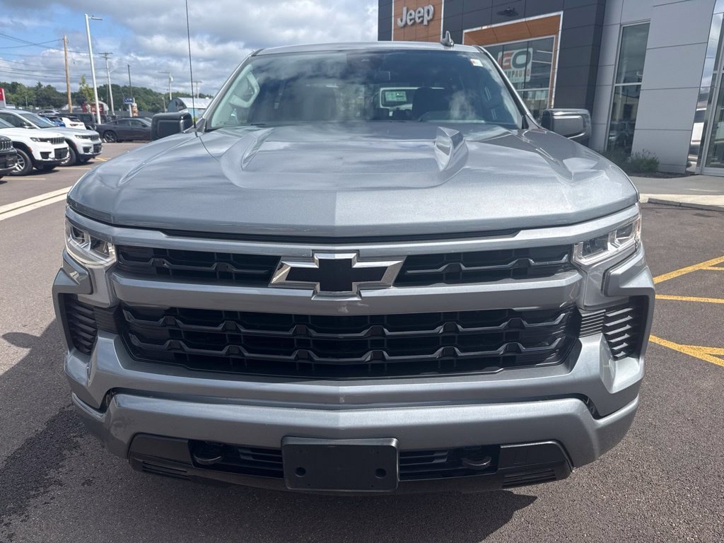 Used 2023 Chevrolet Silverado 1500 RST AWD/4WD image 2