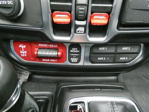 Used 2024 Jeep Wrangler Unlimited Rubicon w/ Technology Group image 26