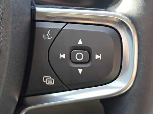 Used 2023 Volvo XC40 B5 Plus w/ Protection Package Premier image 33