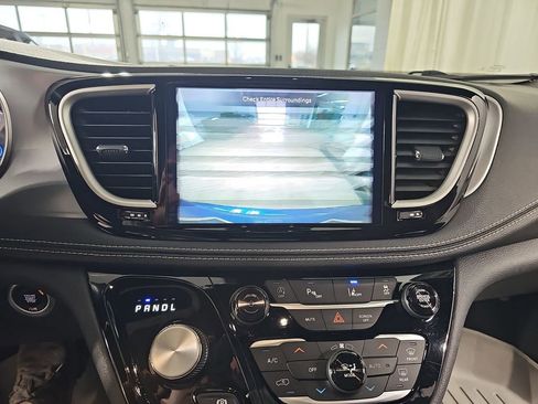 Used 2021 Chrysler Pacifica Touring w/ Cold Weather Group image 28