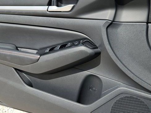 Used 2025 Nissan Altima 2.5 SR image 11