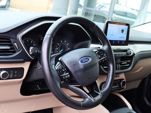 Used 2022 Ford Escape SE w/ Cold Weather Package FWD image 38