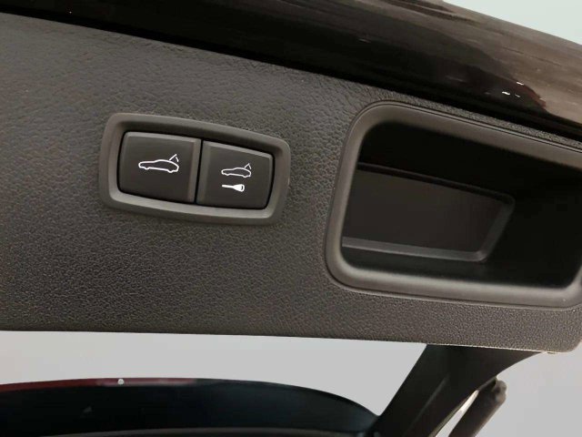 Used 2023 Porsche Macan AWD/4WD image 9