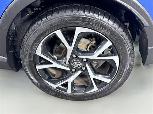 Certified 2018 Toyota C-HR XLE image 29