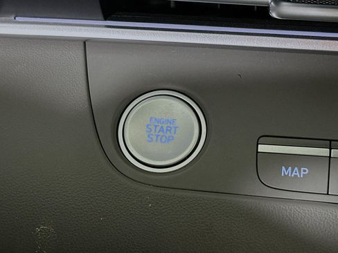 Used 2025 Hyundai Elantra SEL FWD image 20