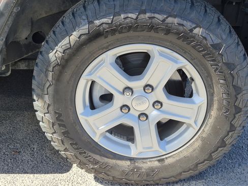 Used 2021 Jeep Wrangler Unlimited Sport image 16