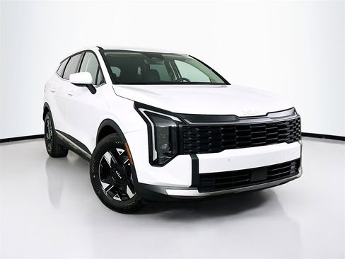 Used 2026 Kia Sportage LX image 1