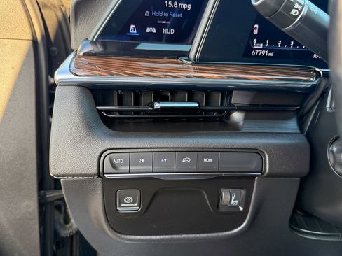 Used 2023 Cadillac Escalade Premium Luxury image 20