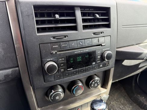 Used 2012 Jeep Liberty Sport w/ Driver Convenience Group image 14