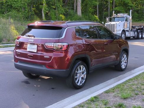 Used 2022 Jeep Compass Latitude AWD/4WD image 13