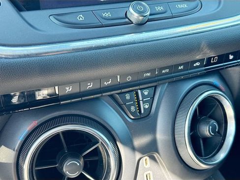 Used 2020 Chevrolet Blazer LT AWD/4WD image 19