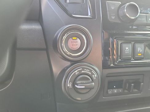 Used 2024 Nissan Titan PRO-4X w/ Pro-4x Convenience Package AWD/4WD image 22