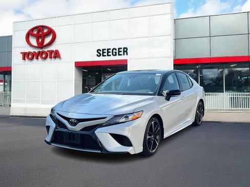 Used 2020 Toyota Camry XSE FWD image 11