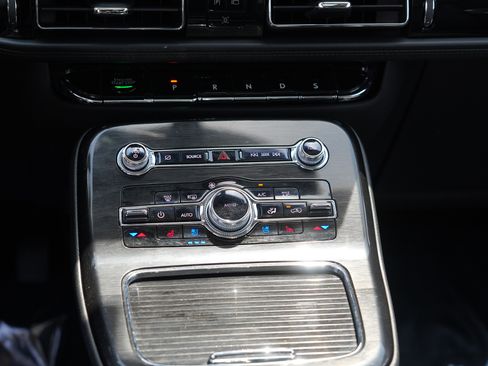 Used 2023 Lincoln Nautilus Reserve AWD/4WD image 26