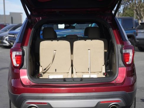 Used 2017 Ford Explorer XLT w/ Equipment Group 201A image 33