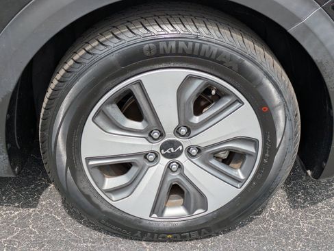 Certified 2022 Kia Niro LX FWD image 8