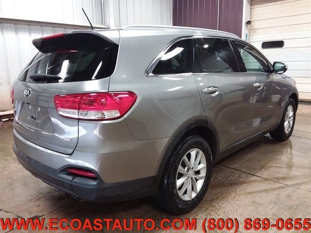 Used 2017 Kia Sorento FWD image 2
