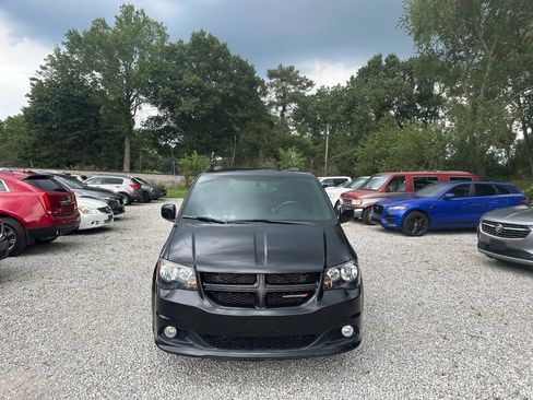 Used 2017 Dodge Grand Caravan GT FWD image 2