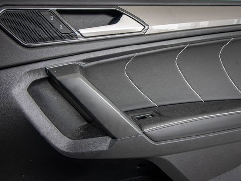 Used 2023 Volkswagen Tiguan SE image 19