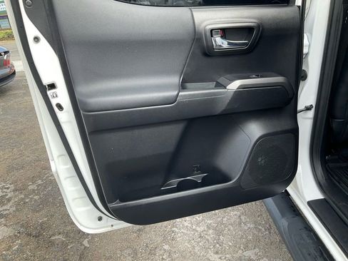 Used 2019 Toyota Tacoma TRD Sport image 32