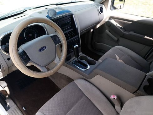 Used 2007 Ford Explorer XLT AWD/4WD image 4