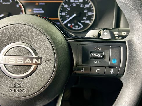 Used 2023 Nissan Rogue SV FWD image 19