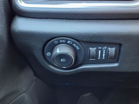 New 2026 Chrysler Pacifica Limited w/ Uconnect Theater Family Group image 8