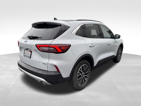 Used 2025 Ford Escape SE FWD image 6
