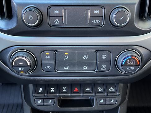 Certified 2022 Chevrolet Colorado ZR2 w/ LPO, Door Decal Package AWD/4WD image 28