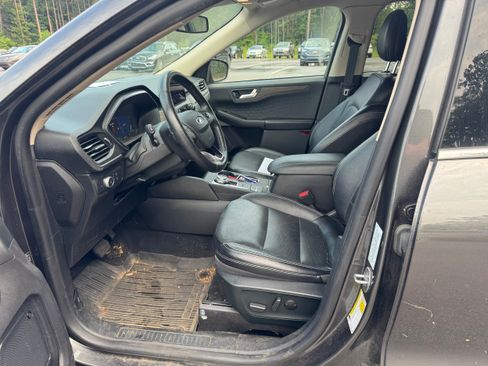Used 2020 Ford Escape Titanium AWD/4WD image 12