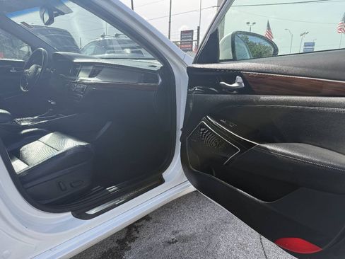 Used 2017 Kia Cadenza Premium w/ Luxury Package FWD image 26