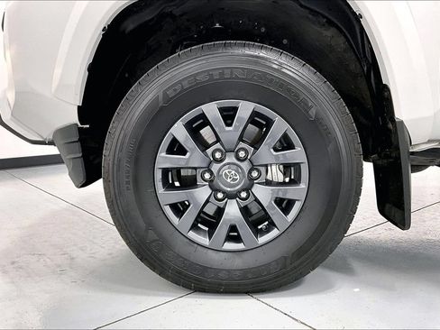 Used 2023 Toyota Tacoma SR5 RWD image 8