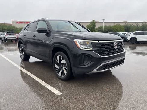 Used 2024 Volkswagen Atlas Cross Sport SE FWD image 7