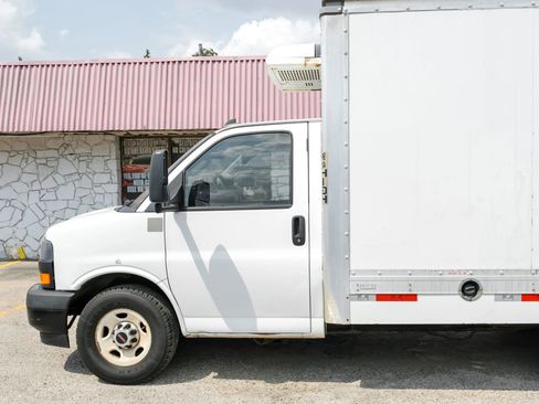 Used 2019 GMC Savana 3500 Van Cab-Chassis 2D w/ Power Convenience Package image 12