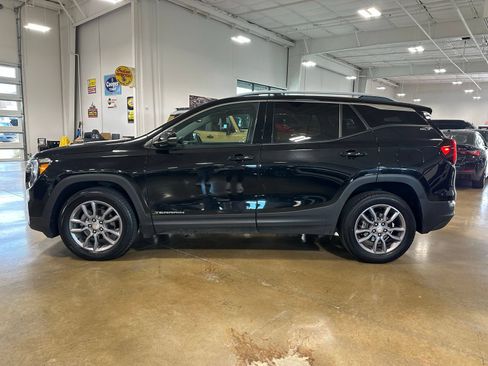 Used 2023 GMC Terrain SLT AWD/4WD image 5